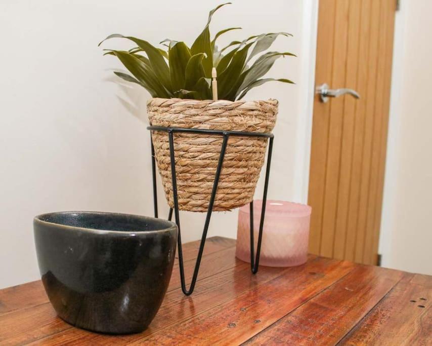 No25-Luxe Living Guest House- 2 Bed-Wifi-Free Parking-City- Beach Σουόνσι Εξωτερικό φωτογραφία